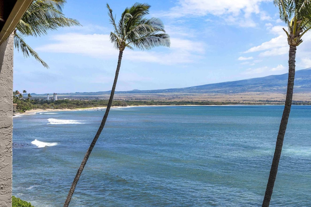 Lauloa 410 - Top Floor, Oceanfront Lanai, Molokini & Halaeakala Views, Split A/C
