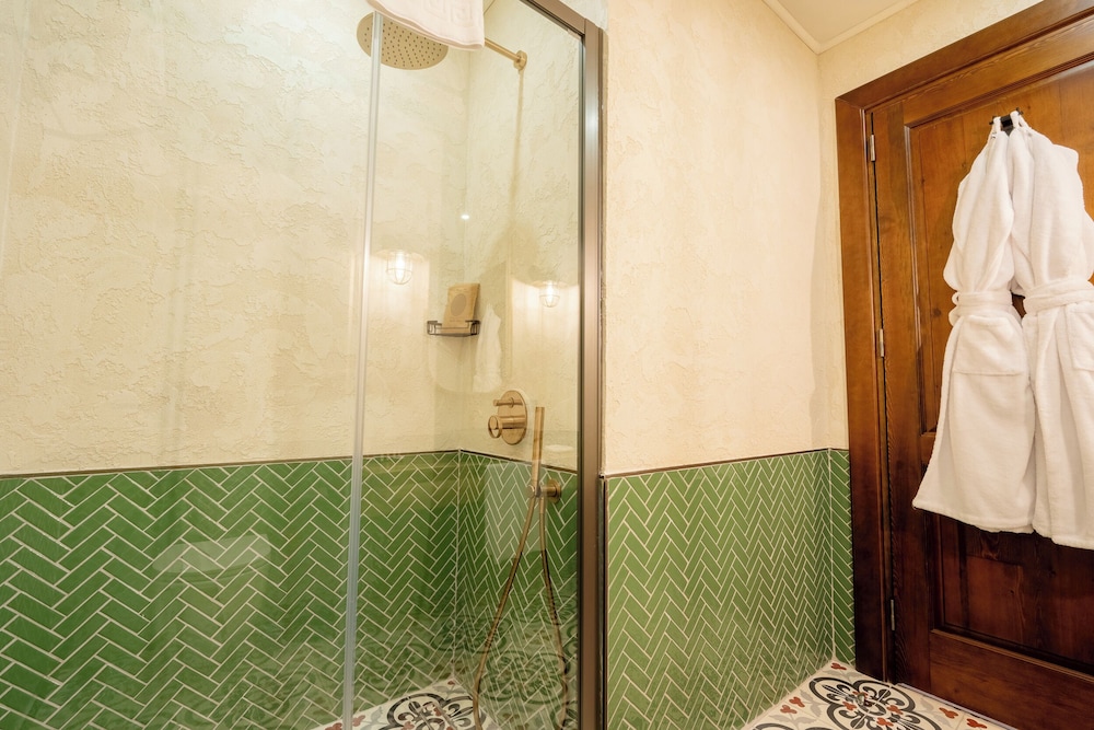 Belmondo Süitler - Image 149