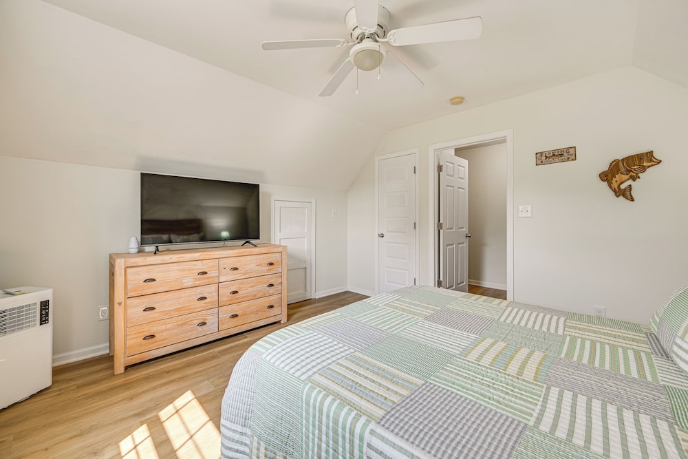 Pool, Lake Views, Dock & More: Mt Vernon Getaway