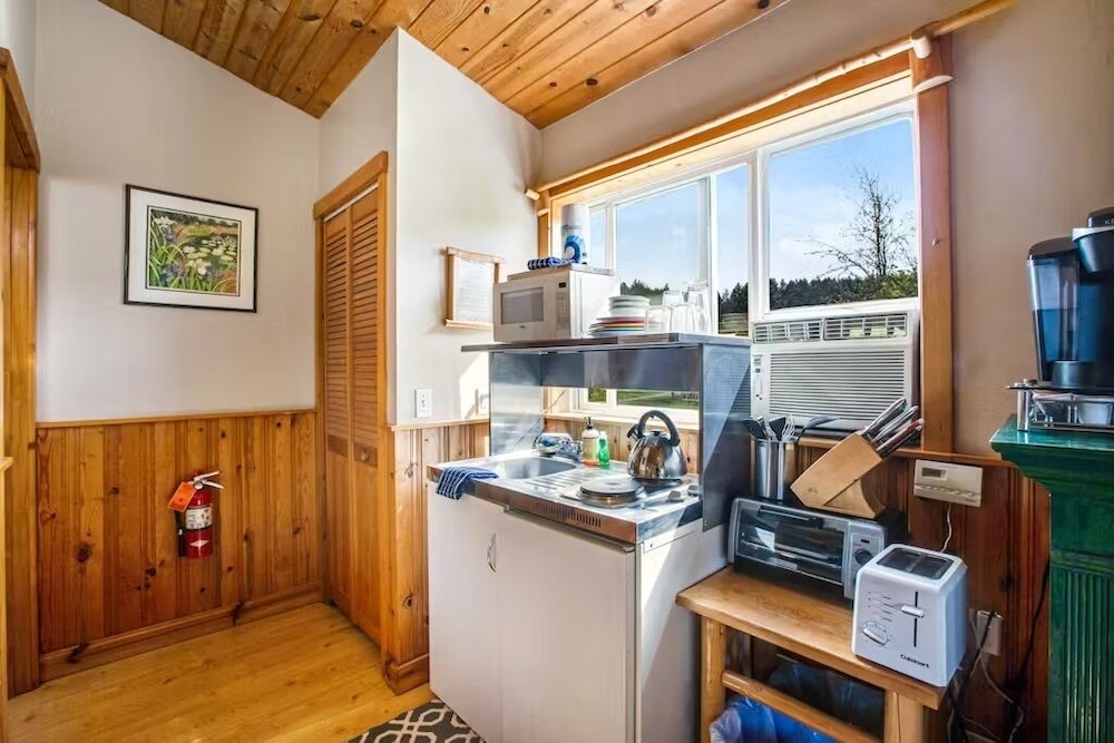 Deer Harbor Cottages