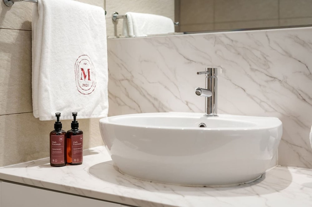 Luxury 2BR Maid Enjoy Stunning Marina View