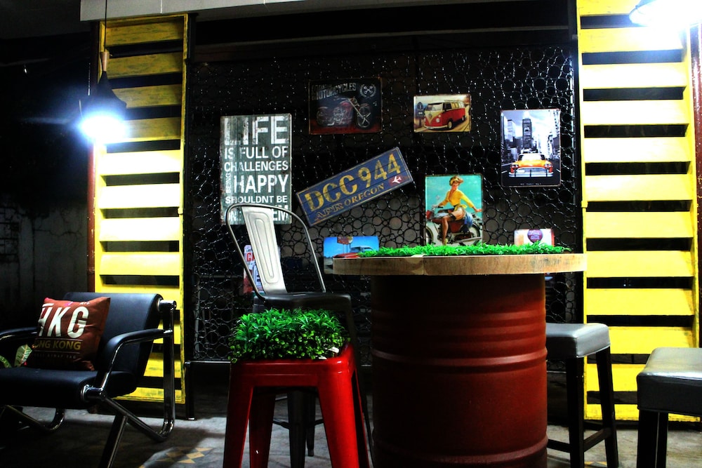 Food District Hostel Cebu Central