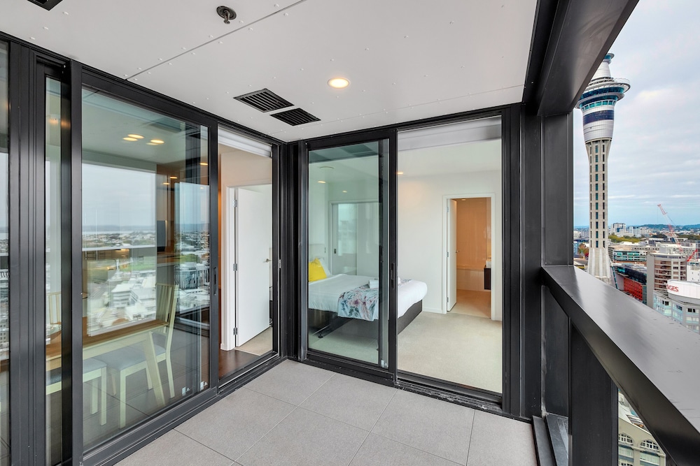 Amazing Harbour, Skytower & Rangitoto Views view 3