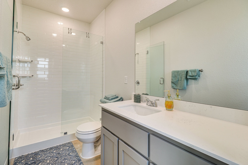 2 Mi to Dtwn Dining! Pet-friendly Temple Townhome