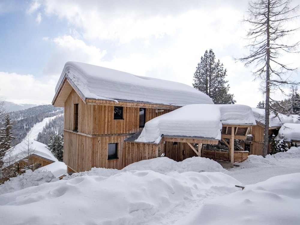 Lush Chalet With hot tub