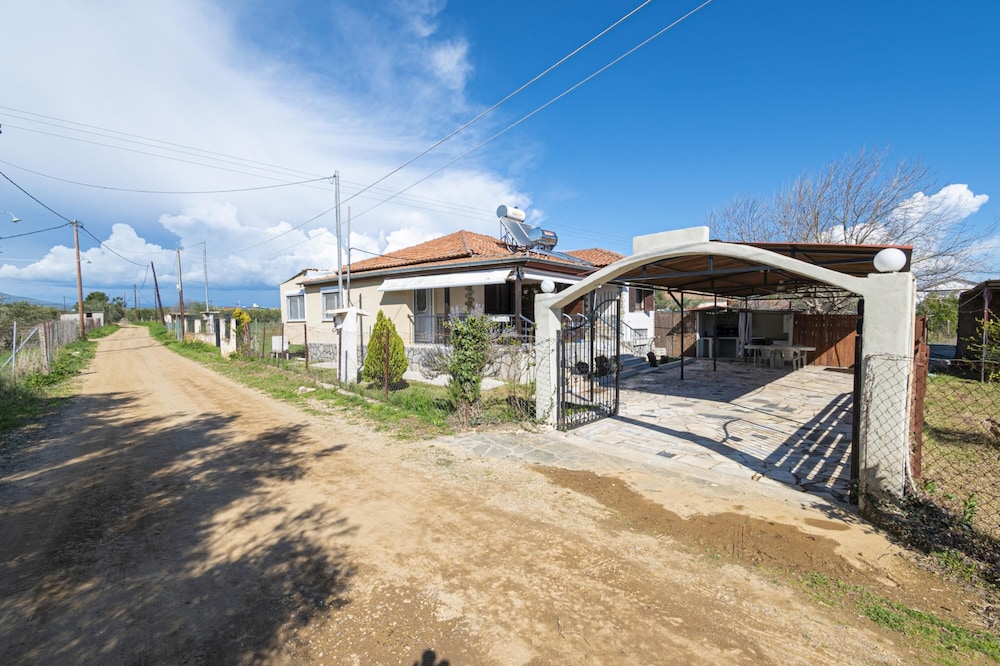 Dimis Left House by Rentals Pro photo 5