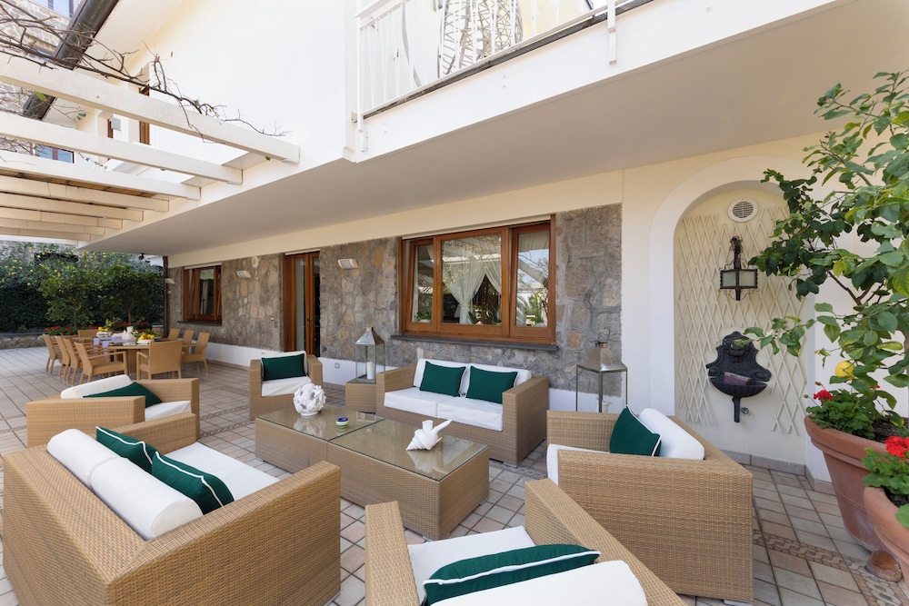 Villa In Sorrento Center | Gardens & Outdoor Space