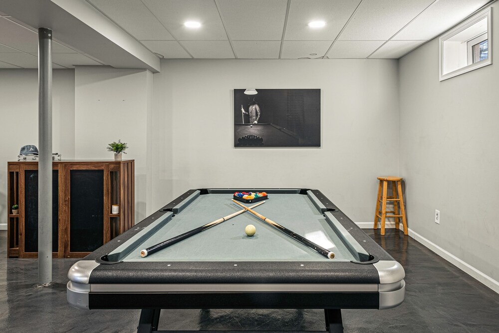 Laker s Pointe by Avantstay Lakefront Private Peninsula Hot Tub Game Room