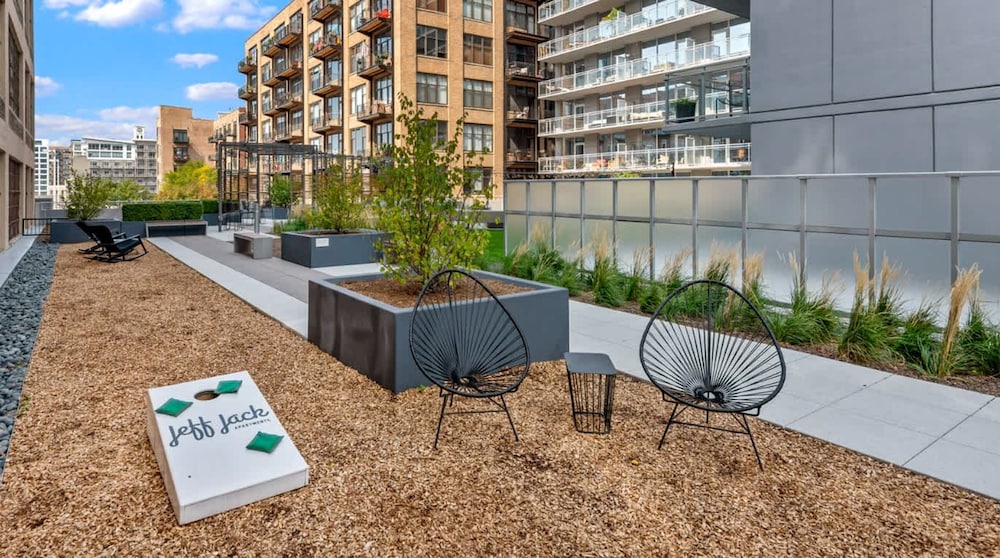 Unbeatable Top Floor Views Central Modern
