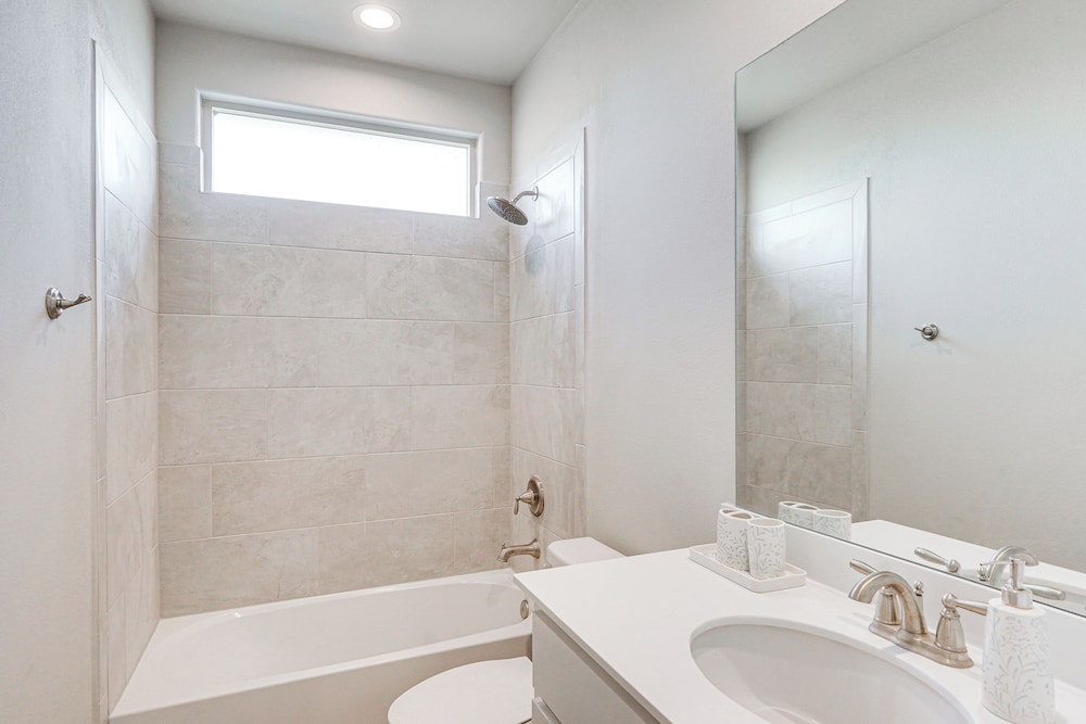 Spacious Family Home w/ Office in Midland-odessa!