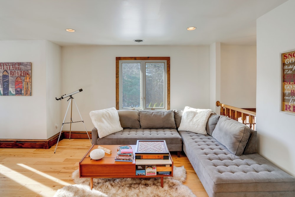 3 Mi to Colgate Lake: Mtn-view Home, Deck + Grill!