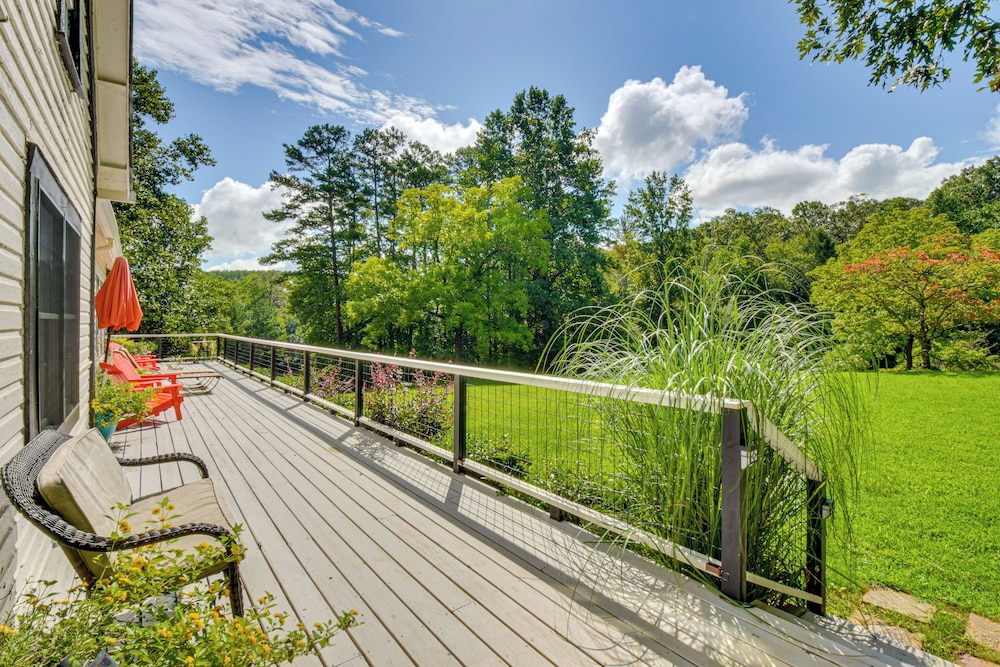 30 Acres & Pond: North Georgia Mtn Farmhouse