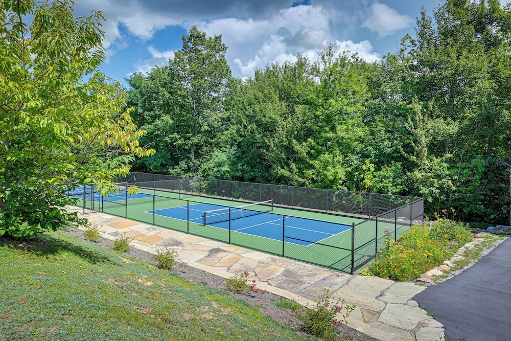 Deck & Mountain Views: 'black Chalet' in Glenville