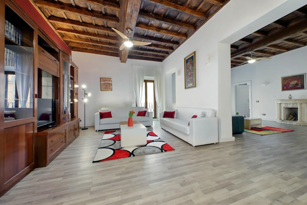 Luxury Navona Apartment