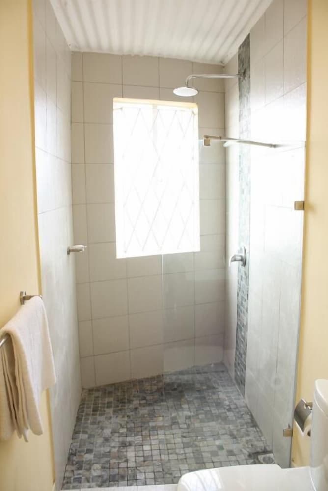 Le Cactus Guesthouse