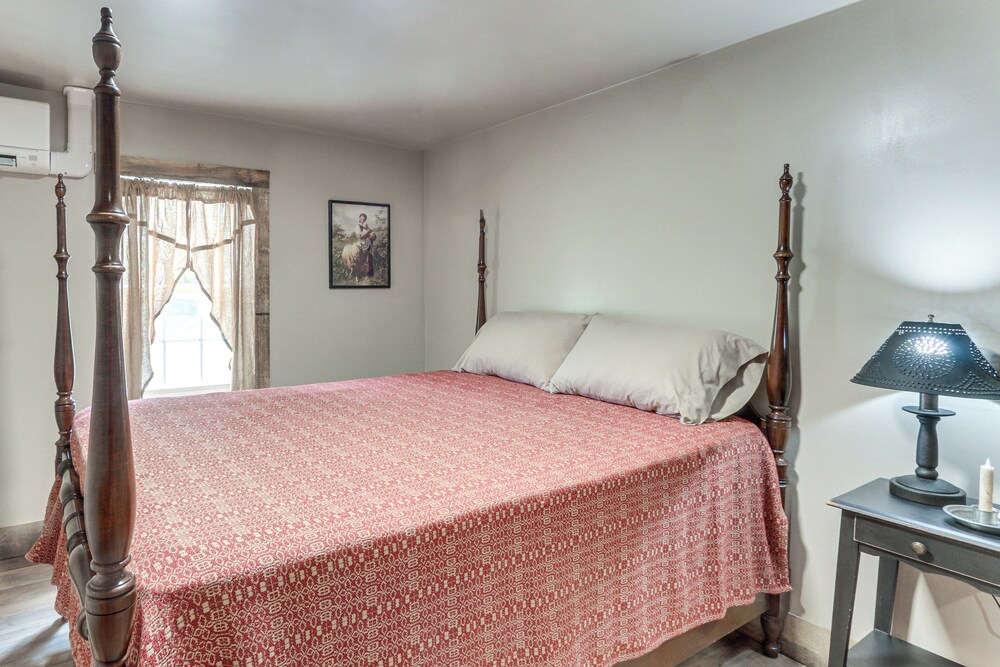 Historic Home w/ Mountain Views in Dry Run