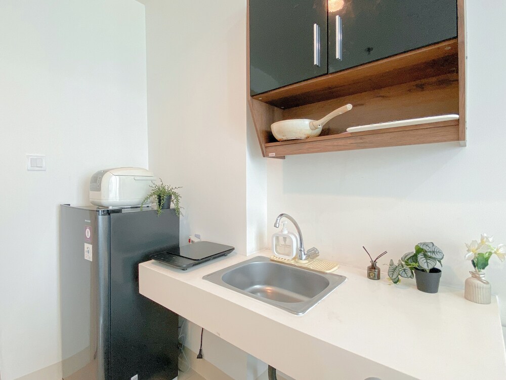 Spacious And Modern Studio Apartment Tree Park City Bsd