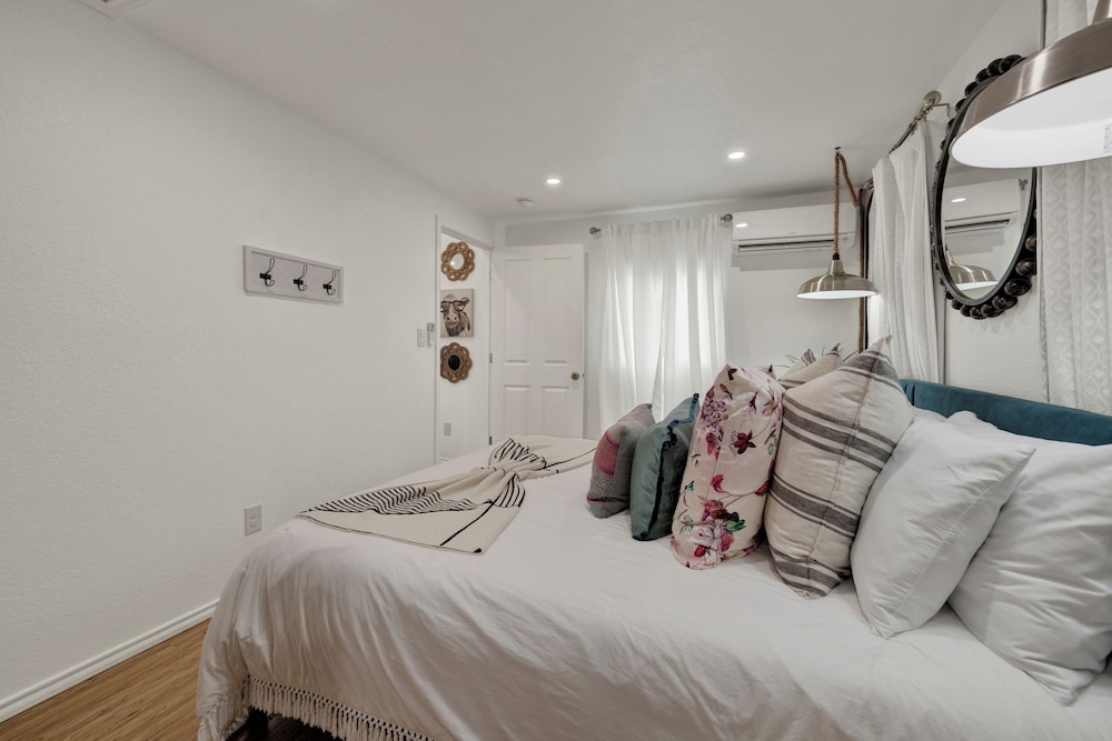 Poplar Place Soho With Hot Tub - 6 Blks to Main St