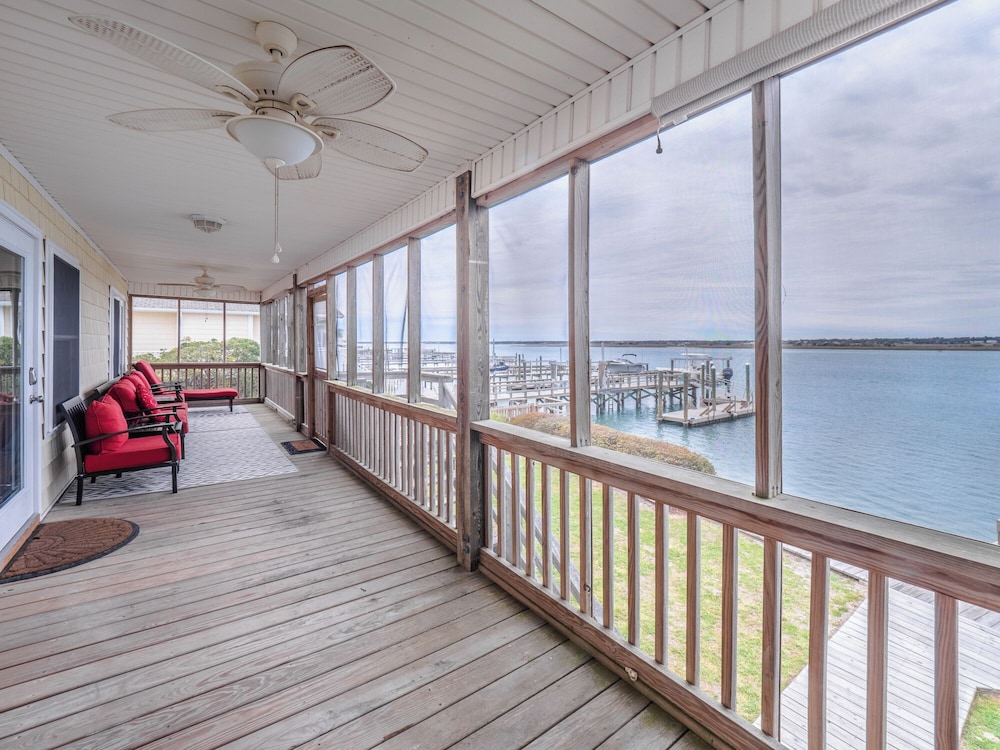 Lindy-B by Topsail Realty