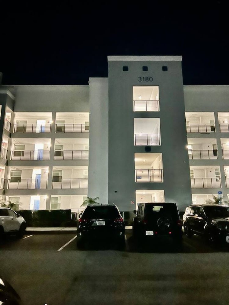 102 Pretty Apt Storey Lake Disney