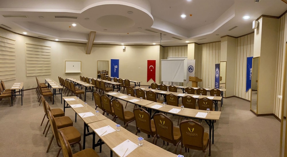 Vivaldi Park Otel - Image 13