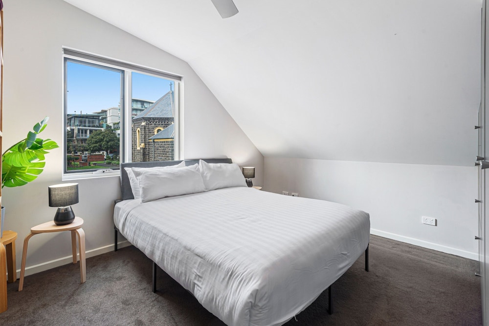 Convenient Bayside Living at the Edge of the City