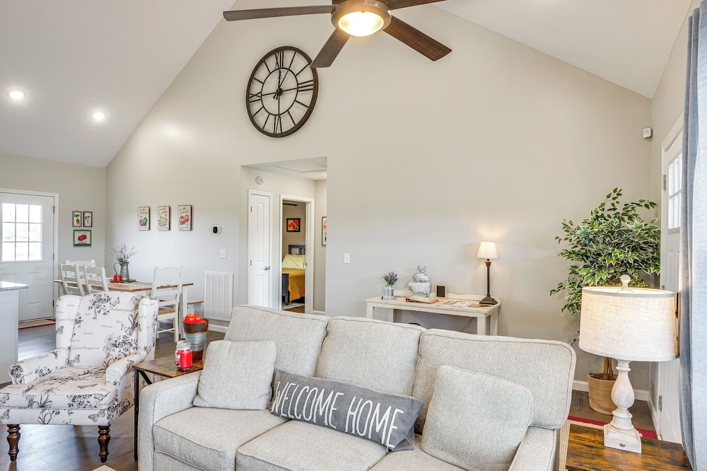 Near State Parks & Dtwn: Quaint Sparta Home! view 3
