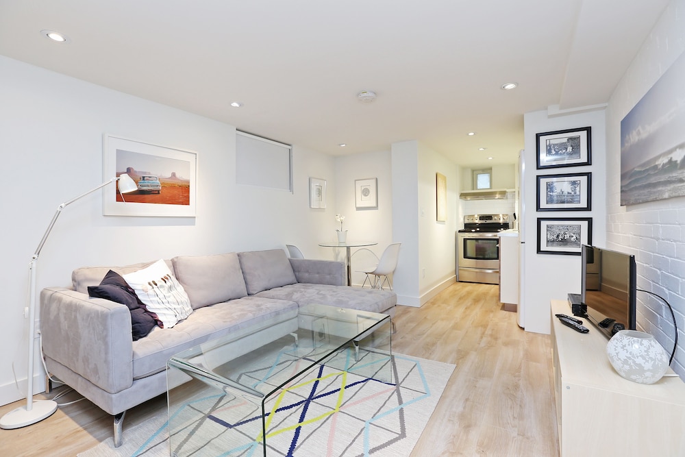 Applewood Suites - Executive Basement