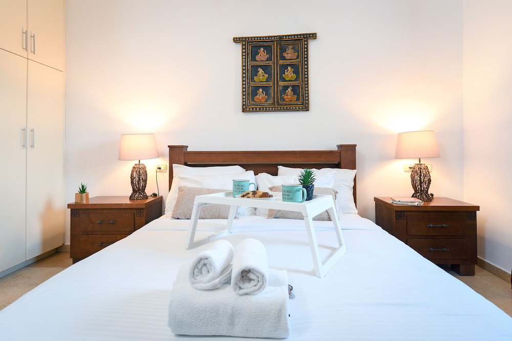 Deluxe 2BD Jaffa Dreams W Pool & Parking view 3