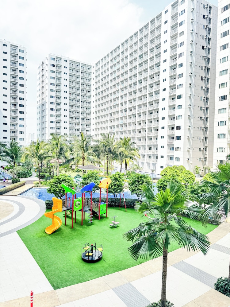 Ganghwa Hi Mom Kids Spa Pension Yellow