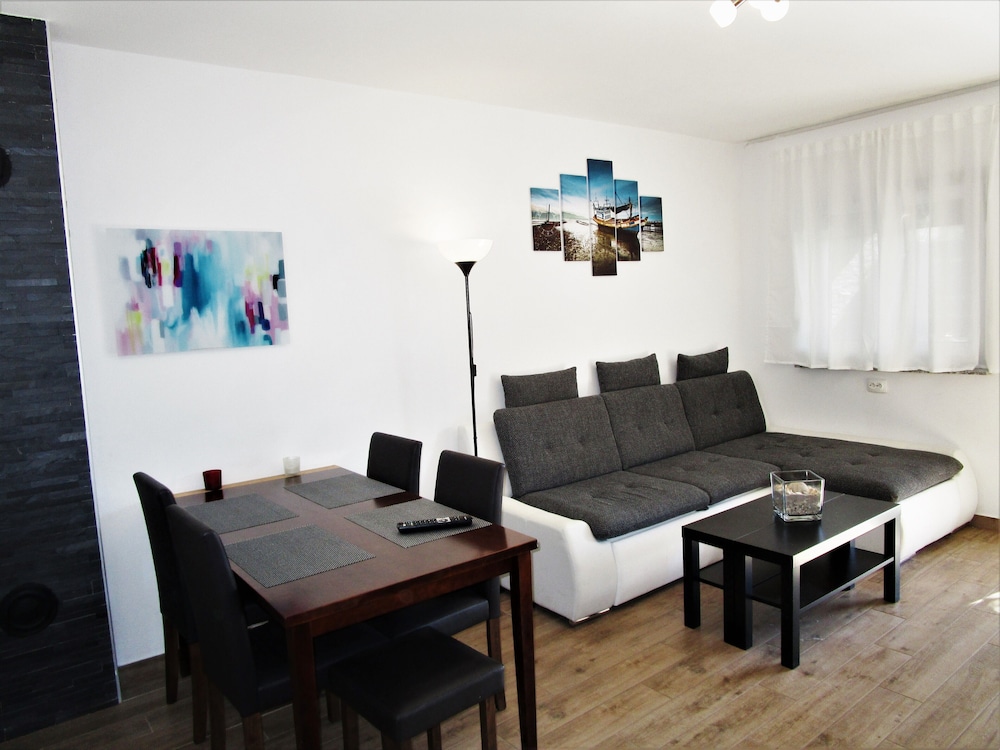 Apartment House en Vir