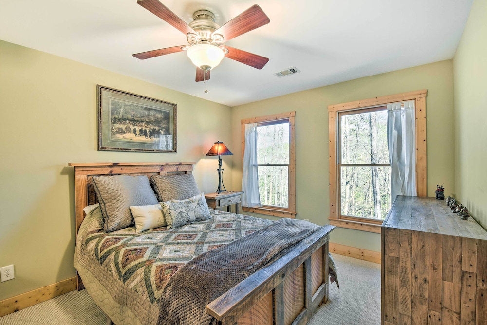 Dahlonega Cabin w/ Hot Tub, 4 Mi to Downtown! view 3
