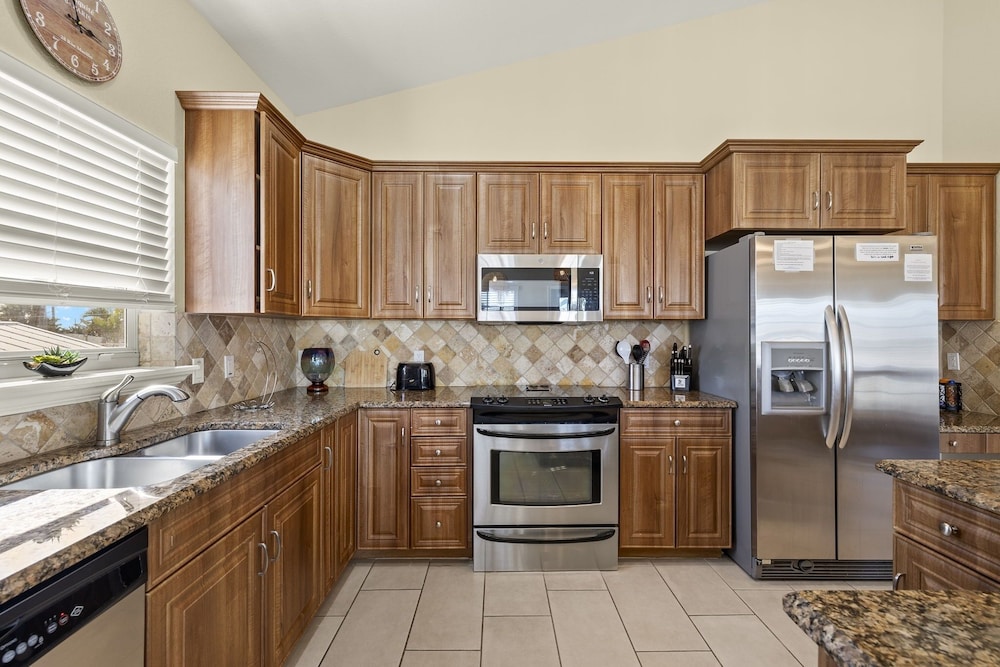241 Oasis Pearl: 3br Pool Home! 3 Bedroom Home