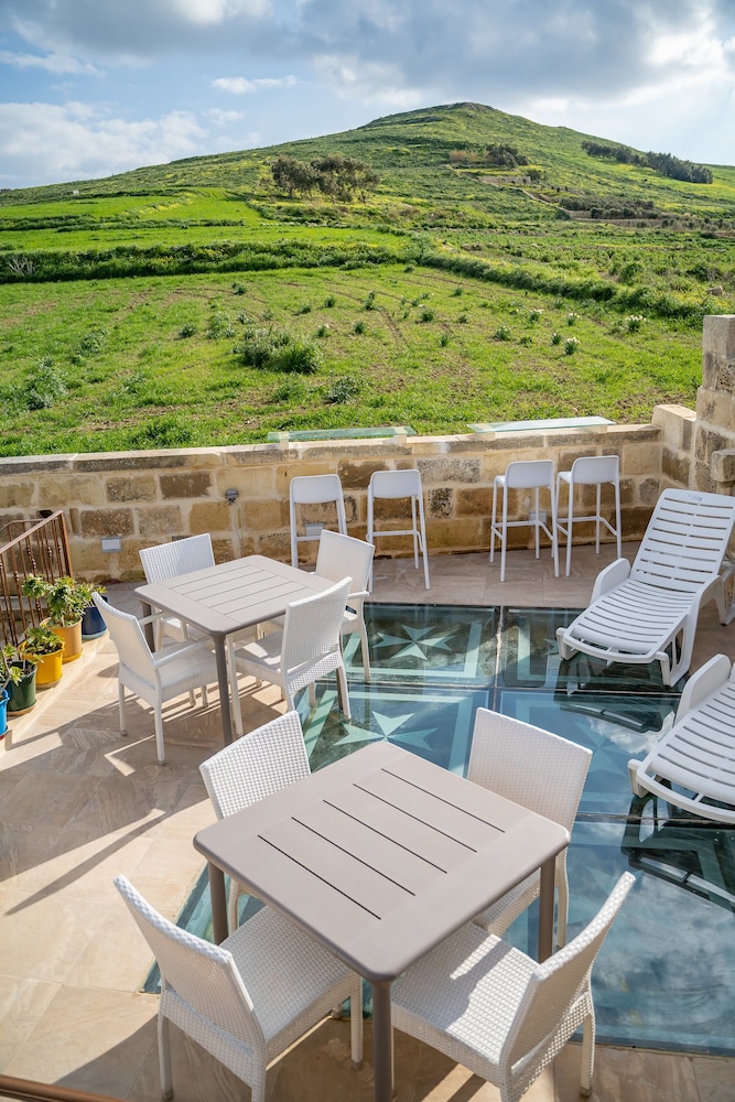 Ta' Pinu B&B
