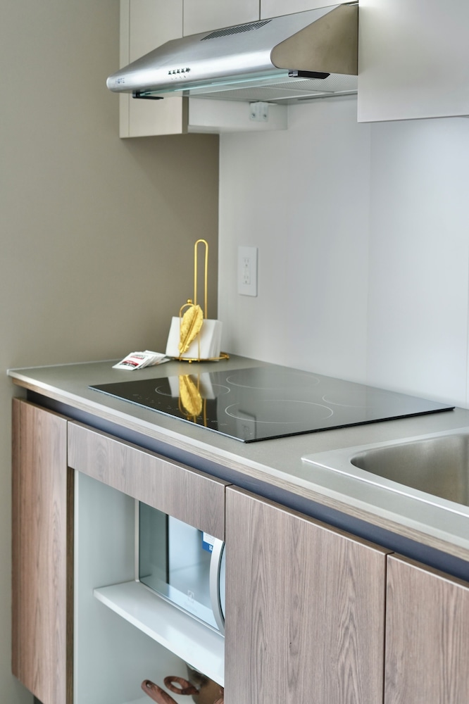 Seis Residences