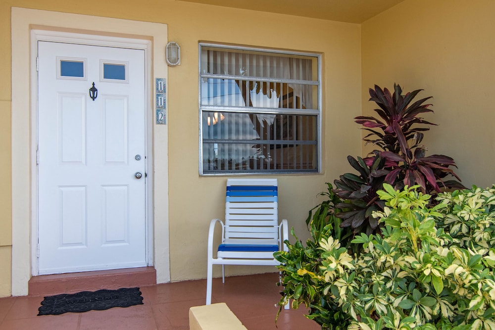 Palm Beach Waterfront Suites