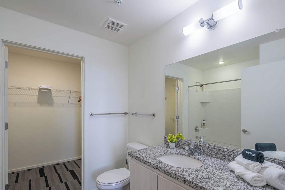 ROVE LIVING/KL - Roosevelt Point
