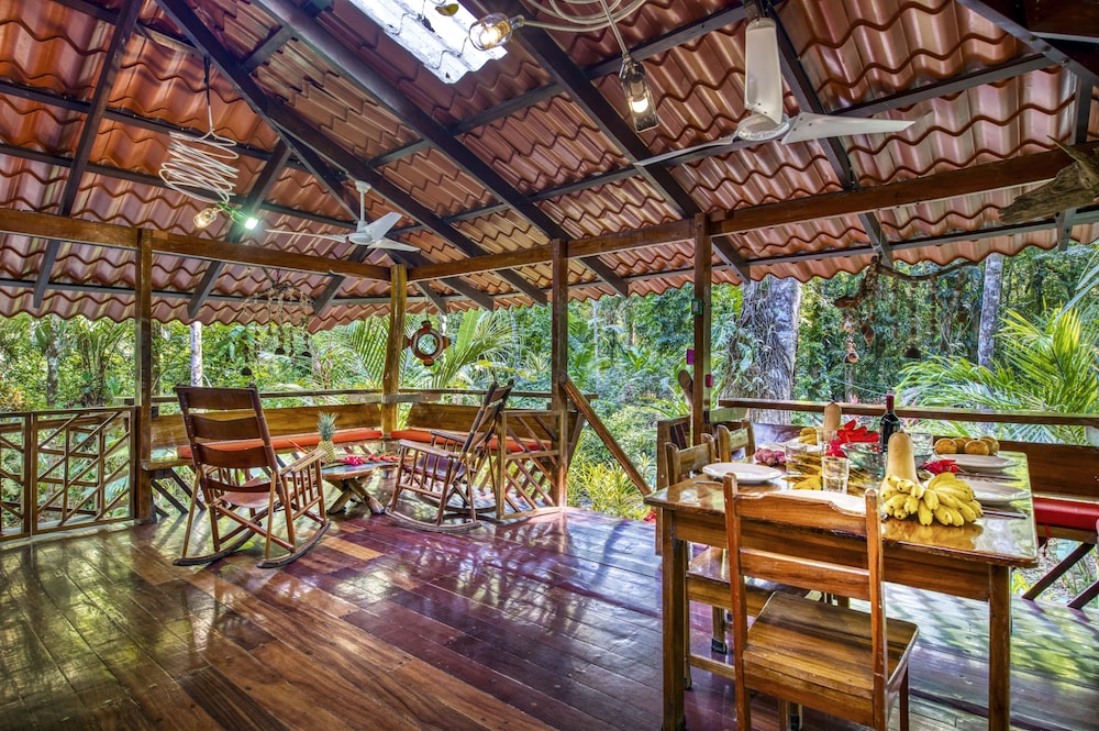 Congo Bongo EcoVillage Costa Rica