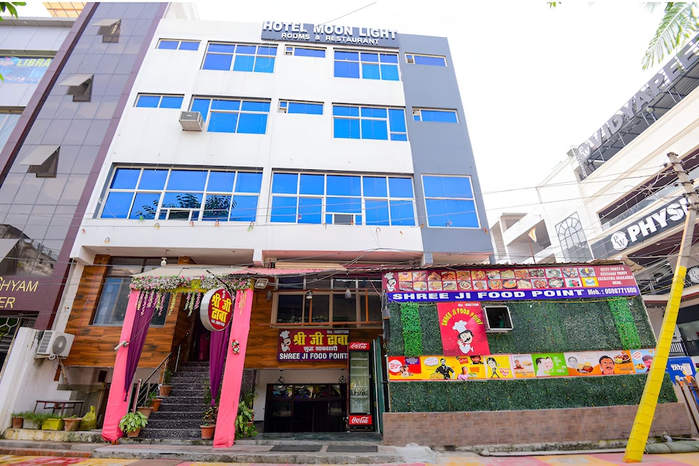 Hotel Moon Light Kanpur