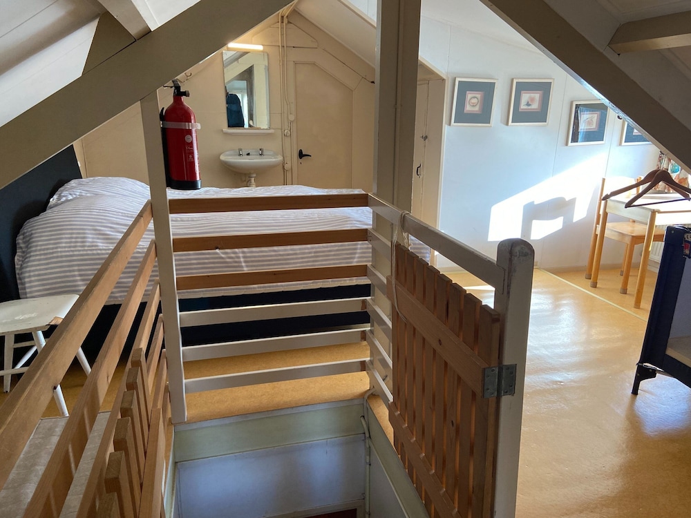 Hideaway: Sauna, Tennis & Trampoline