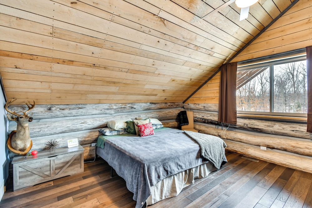 Perfect for Families: Custom-built Harrison Cabin!