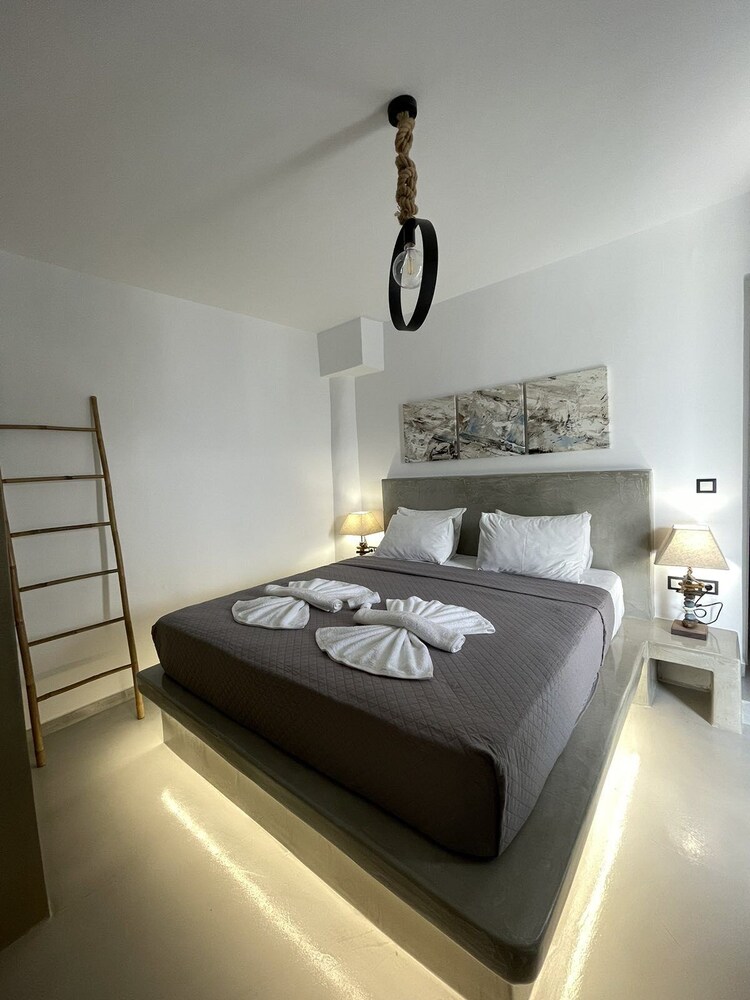 Zoumis Residence