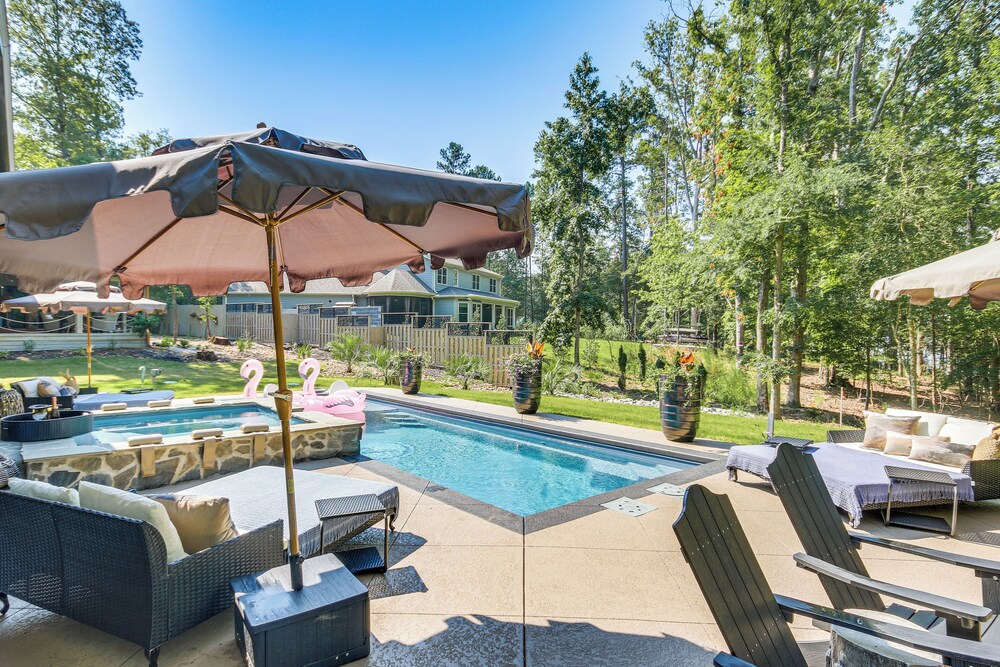 Lake Murray Studio w/ Pool & Hot Tub in Prosperity