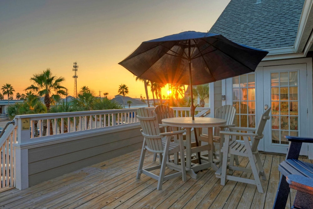 Blue Marlin at Trout Street Balcony w/ Marina Views Walk to Port A Nightlife