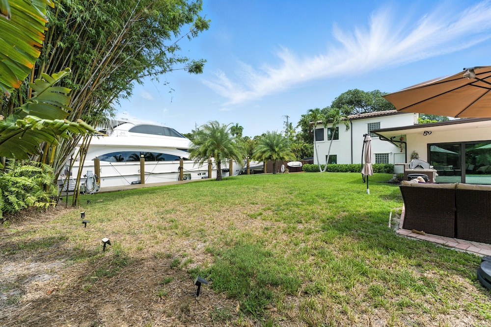 Villa Riverland With Heated Pool On The Water 5 Bedroom Villa