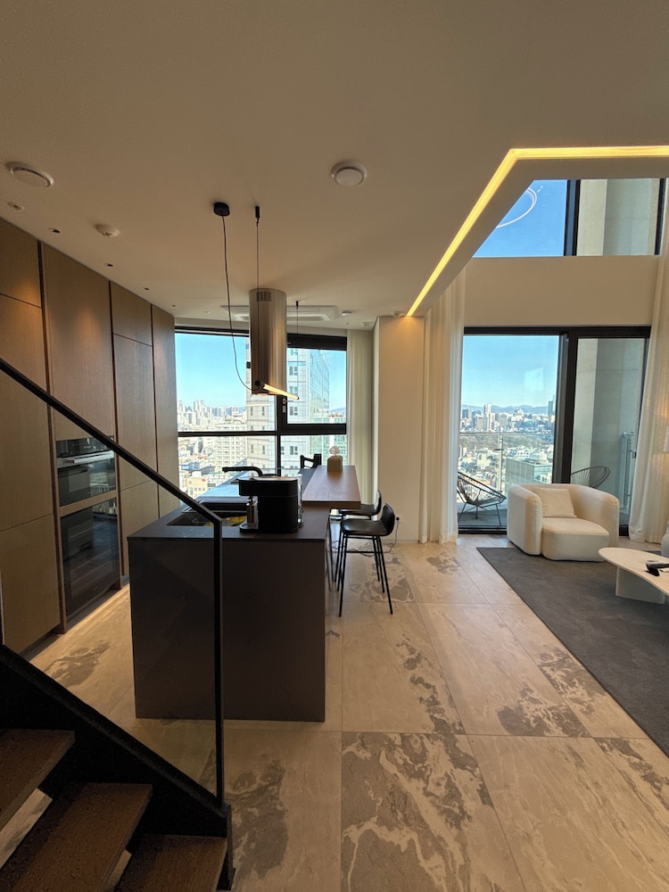 Caelum Black Gangnam Luxury Apt