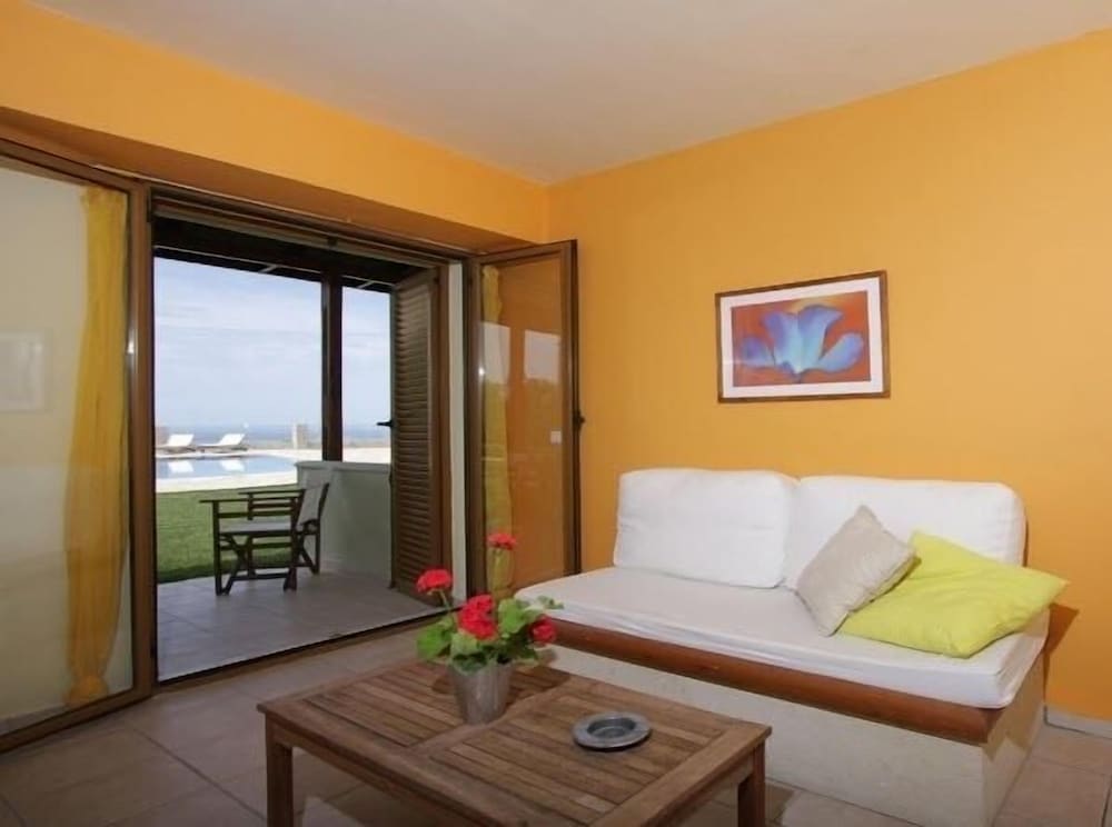 Agnanti Suites