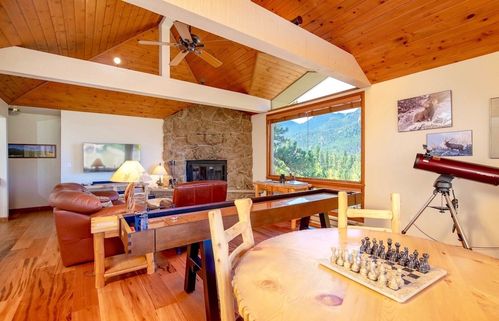 Tranquil Luxury Vacation At Windcliff 3 Bedroom Home by RedAwning view 3