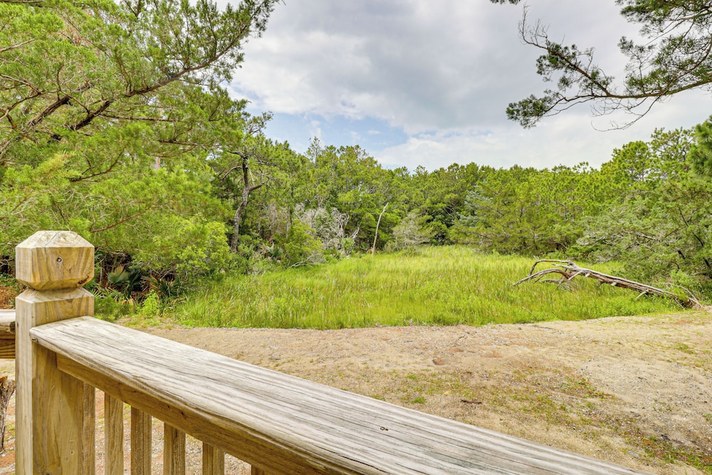 Hot Tub Haven: Creekside Cabin in Frisco!