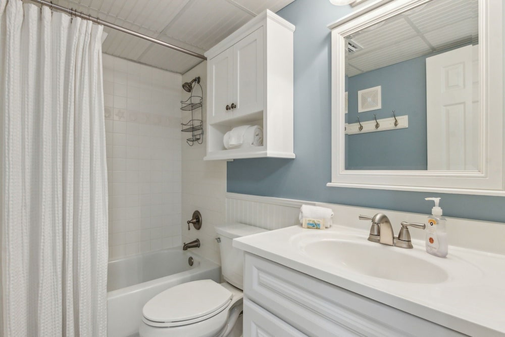 663 Amelia By The Sea 2 Bedroom Condo